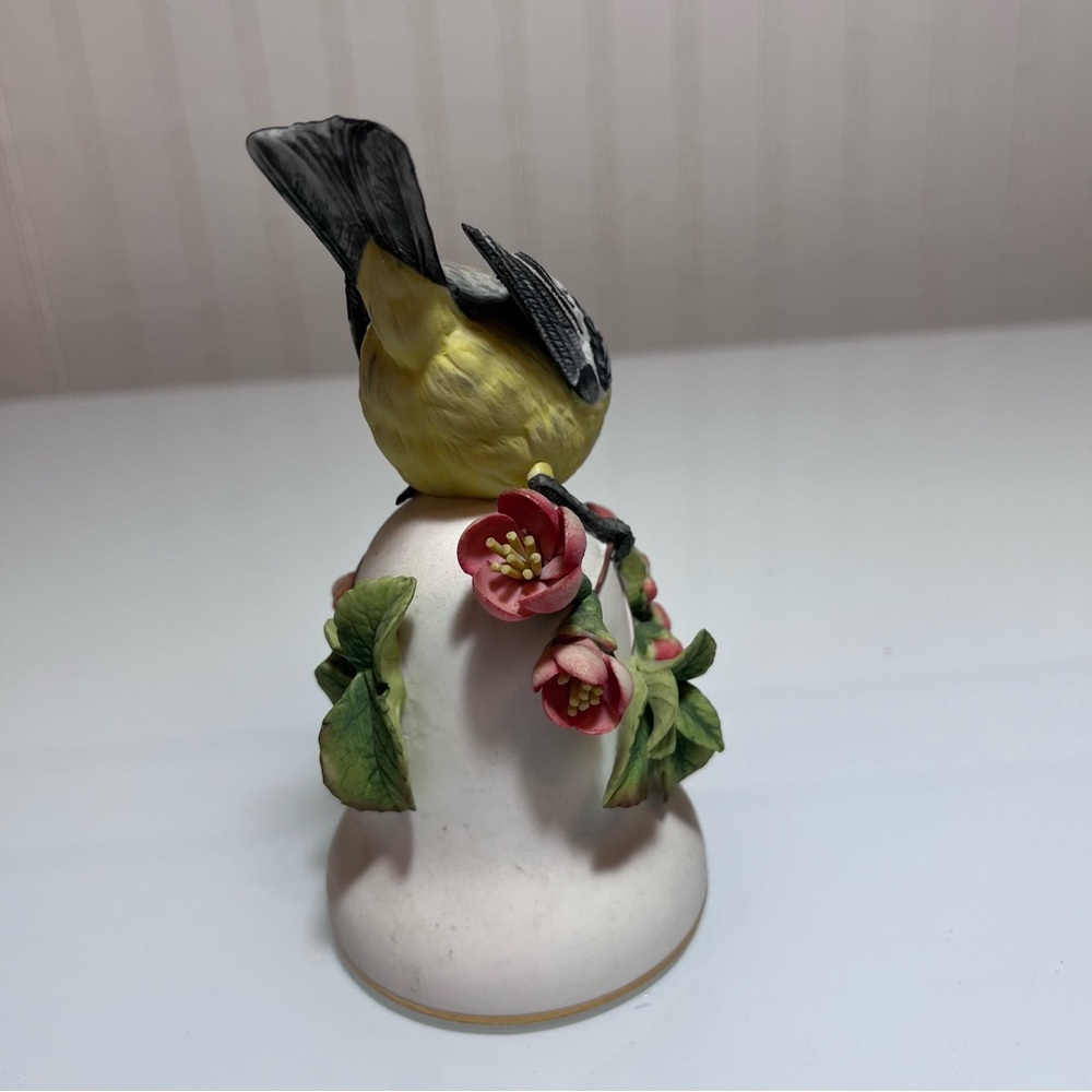 Blue Tit Porcelain Bell by Peter Barrett 1981 Franklin Porcelain Bird Figurine - Picture 3 of 11